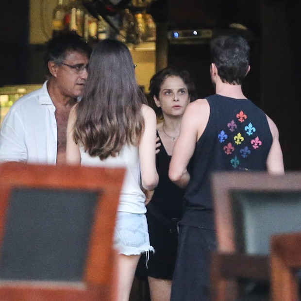Klebber Toledo e Camila Queiroz curtem primeiro dia de casados (Foto: Brazil News / Manuela Scarpa e Iwi Onodera) Klebber Toledo e Camila Queiroz curtem primeiro dia de casados (Foto: Brazil News / Manuela Scarpa e Iwi Onodera)