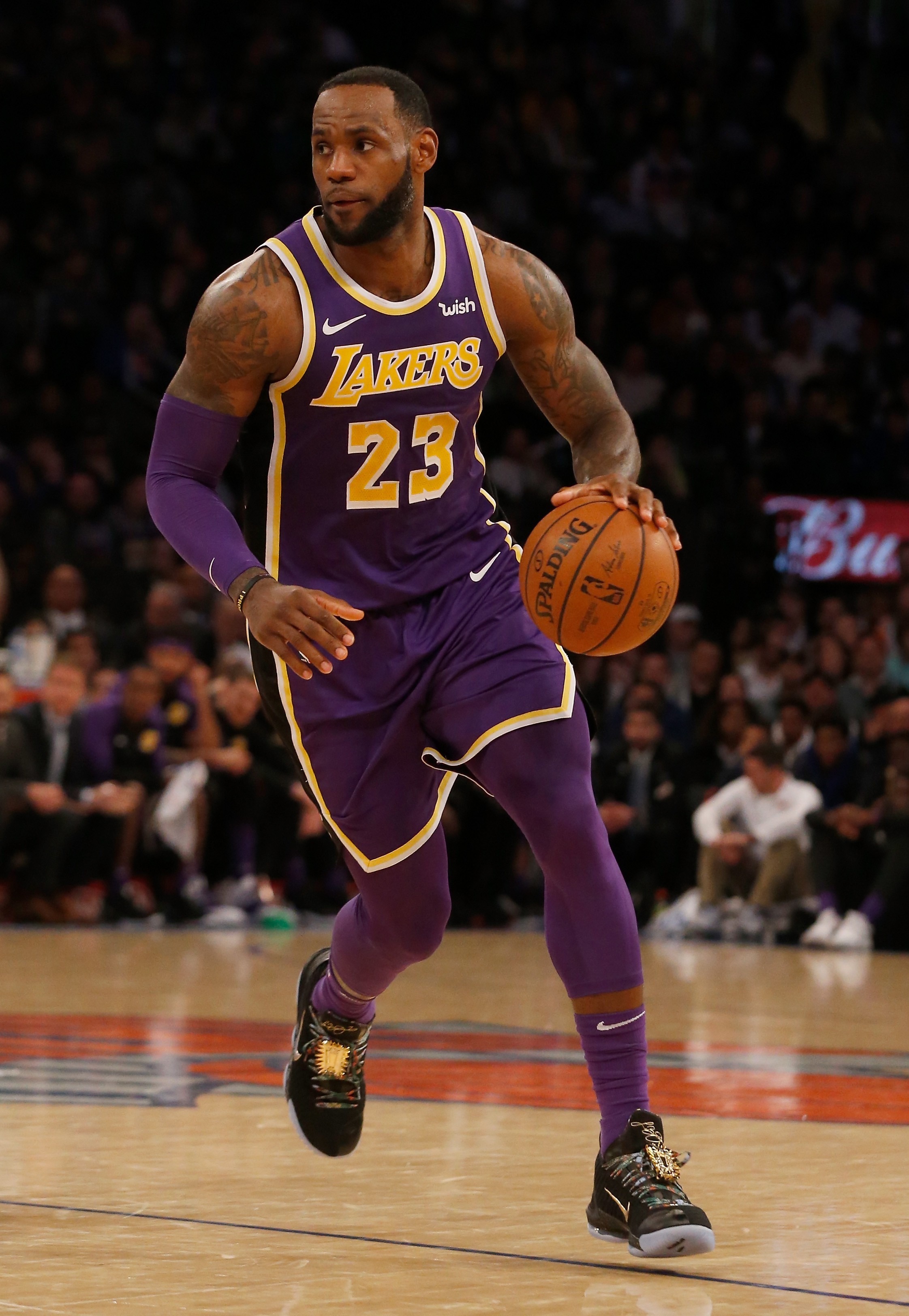 LeBron James em ação pelo Los Angeles Lakers (Foto: Getty Images)