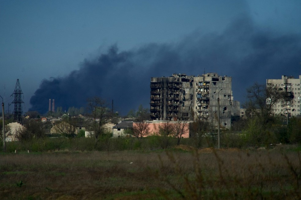 Imagem de usina siderúrgica de Azovstal, em 29 de abril de 2022 — Foto: Andrey Borodulin / AFP