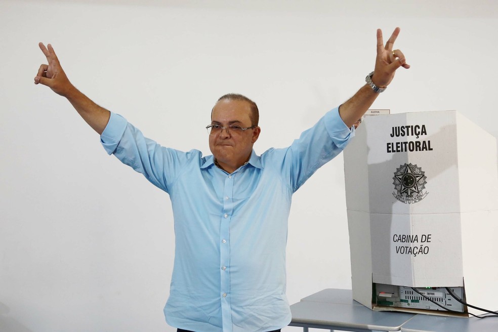Ibaneis vota no DF â€” Foto: FÃ¡tima Meira/Futura Press/EstadÃ£o ConteÃºdo