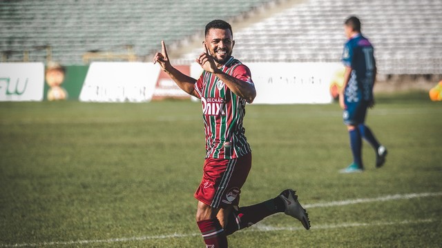Janeudo, meio-campo do Fluminense-PI