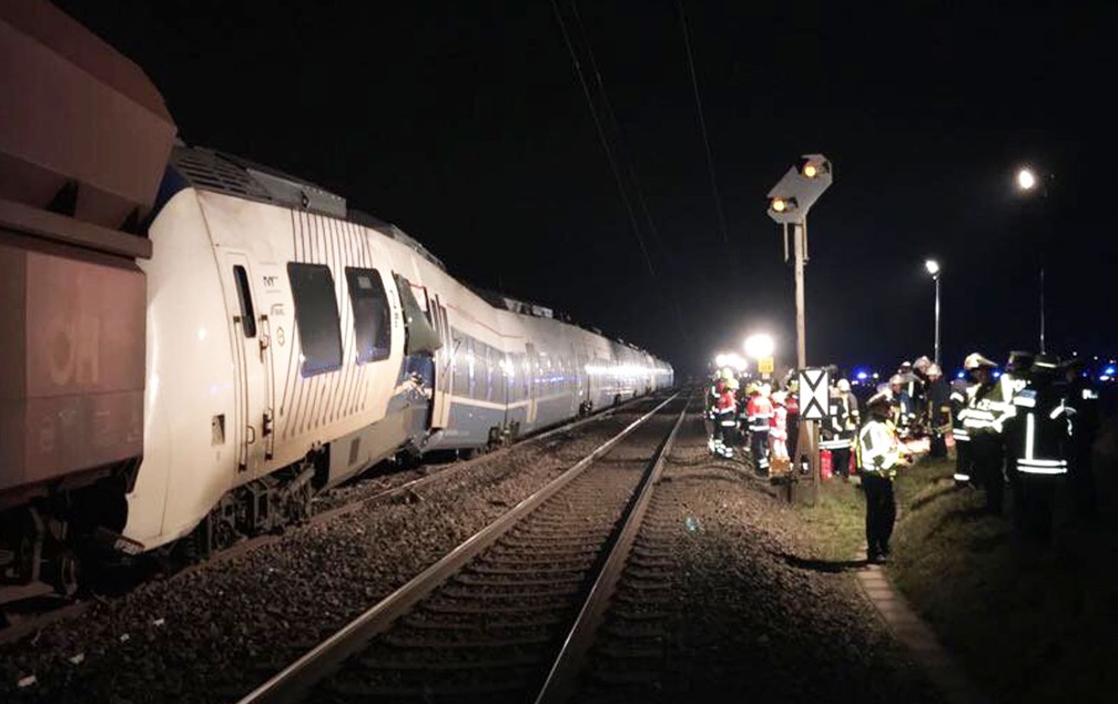 Trem de passageiros bateu em outro de carga (Foto: Reprodução/Twitter/FWMeerbusch)
