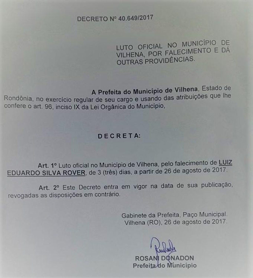 Rosani assinou decreto ainda no s&aacute;bado (Foto: Facebook/Reprodu&ccedil;&atilde;o)