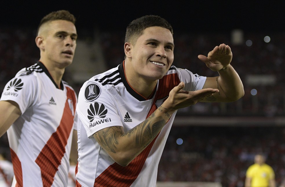Quintero com a camisa do River Plate — Foto: AFP