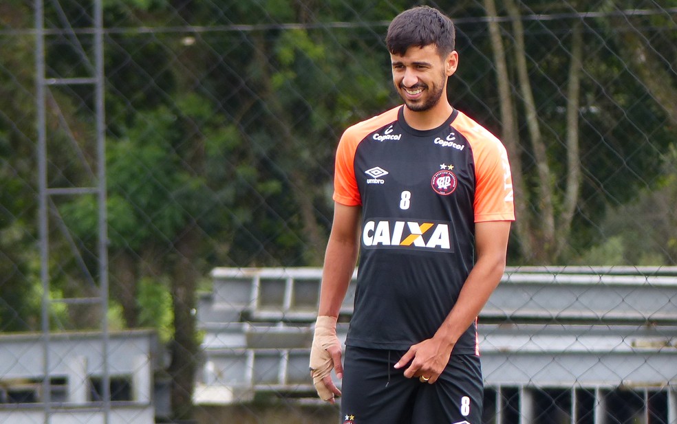 Camacho, que estÃ¡ no AtlÃ©tico-PR, pode voltar ao Corinthians no ano que vem â Foto: Monique Silva