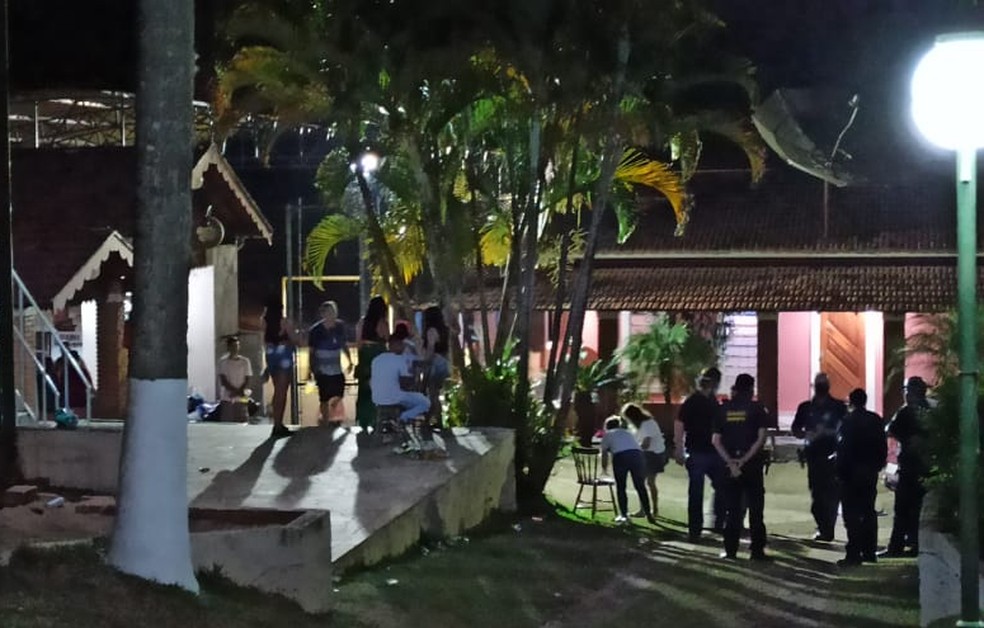Força-Tarefa de São Carlos interdita festa com mais de 500 pessoas em uma chácara. — Foto: Prefeitura de São Carlos/Divulgação 