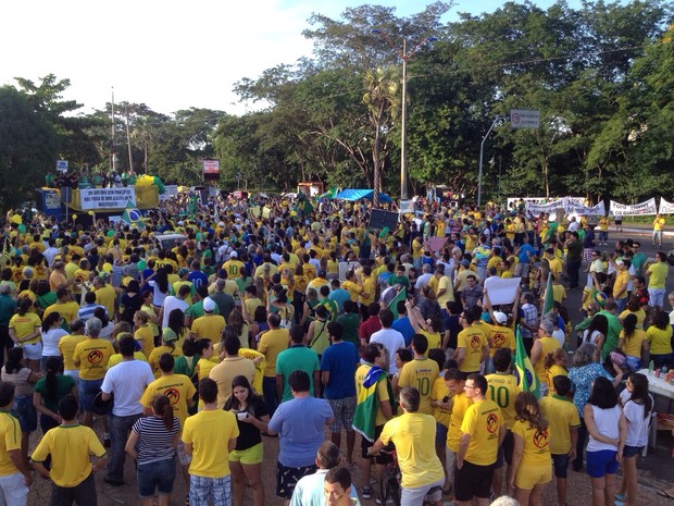 Manifestação contra a presidente juntou milhares em Teresina (Foto: Ellyo Teixeira/G1)