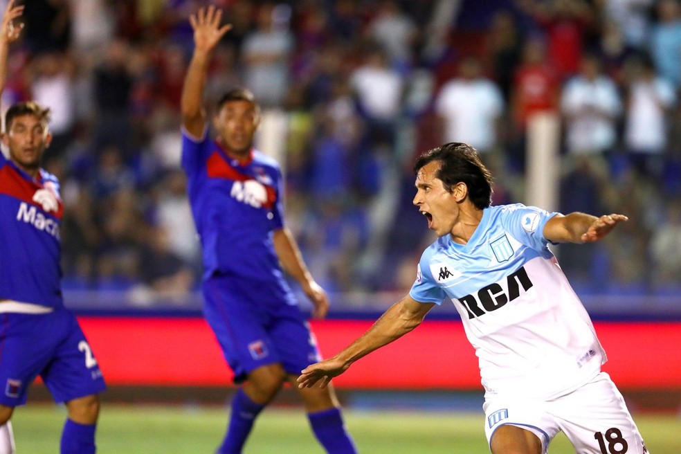 Augusto Solari comemora o seu gol, no empate do Racing com o Tigre por 1 a 1 â€” Foto: DivulgaÃ§Ã£o/Racing