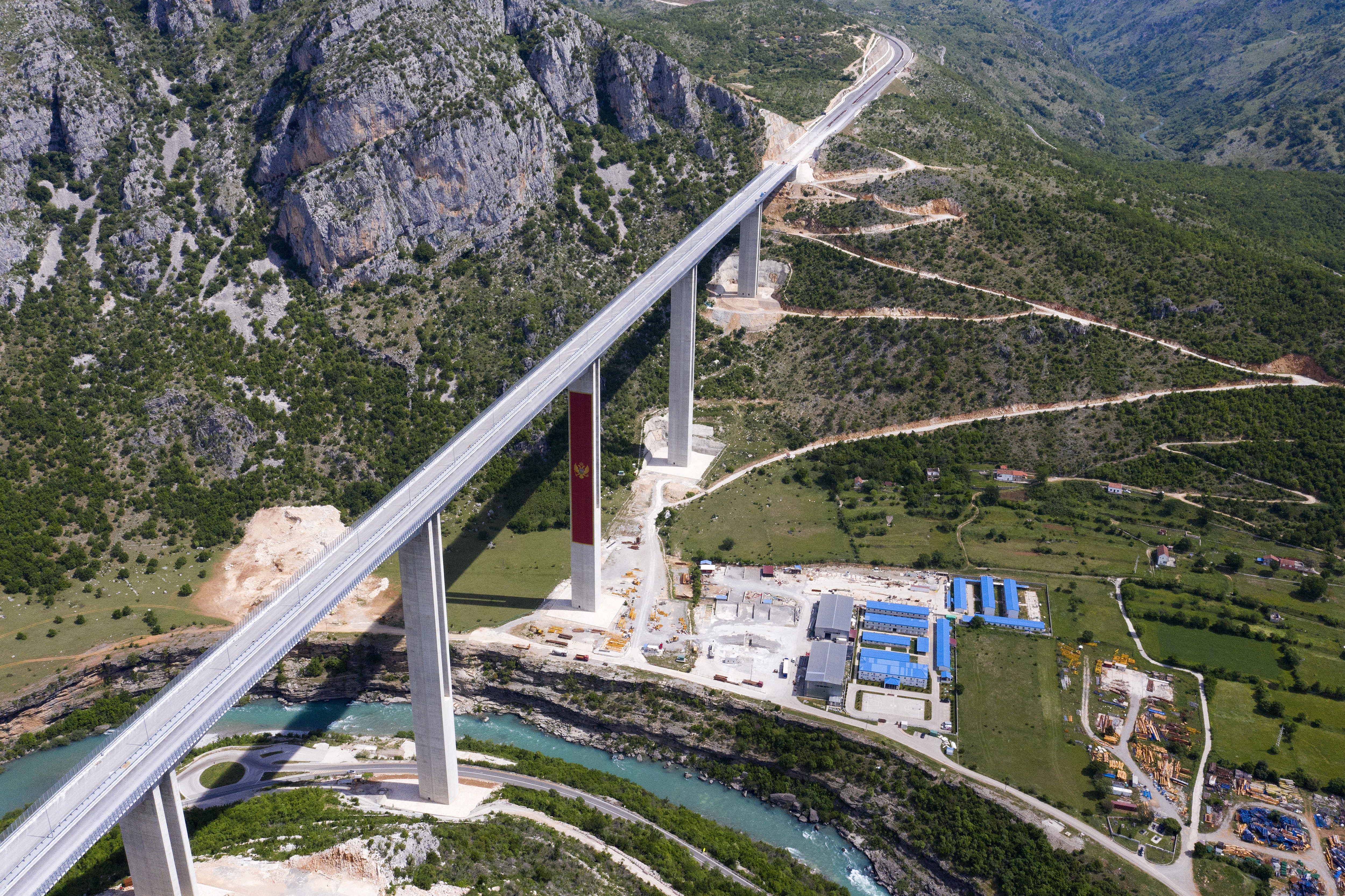 Rodovia de US$ 1 bilhão não leva a lugar nenhum em Montenegro (e pode quebrar o país europeu) thumbnail