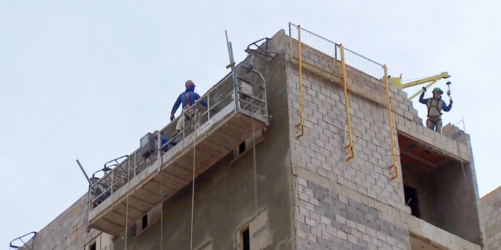 Pelo segundo mÃªs consecutivo,  construÃ§Ã£o civil tem saldo de emprego positivo em UberlÃ¢ndia (Foto: ReproduÃ§Ã£o/TV Morena)