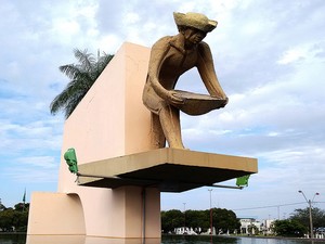 Monumento ao Garimpeiro, no Centro Cívico de Boa Vista, registrado por Leandro Fagner  (Foto: Leandro Fagner/VC no G1)