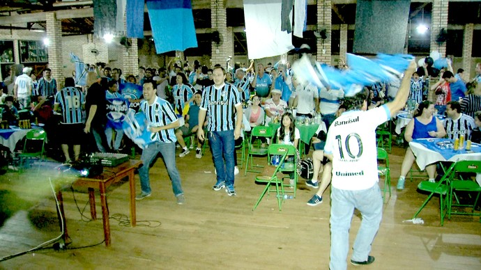 Gremistas de Campo Grande e dedicam título do Grêmio à Chape