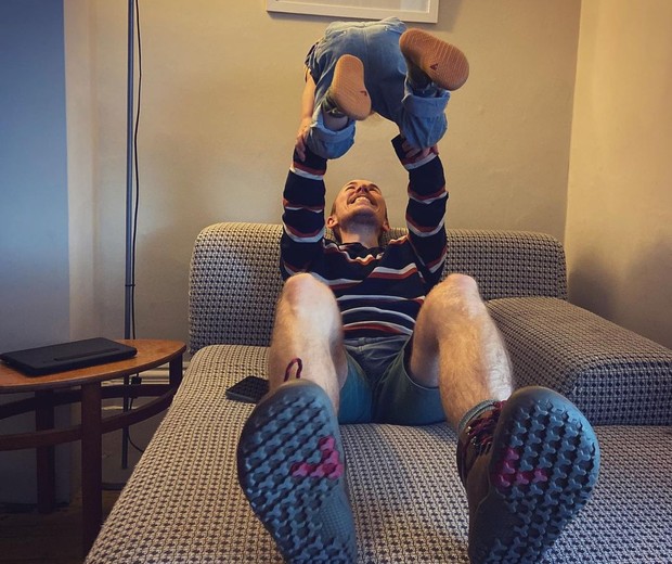 Freddy McConnell não pode aparecer como pai na certidão de nascimento de seu filho (Foto: Reprodução/Instagram/Freddy McConnell)