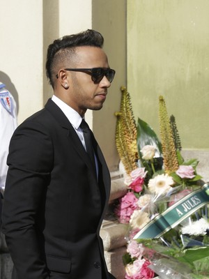 Lewis Hamilton no funeral de Jules Bianchi (Foto: AP)