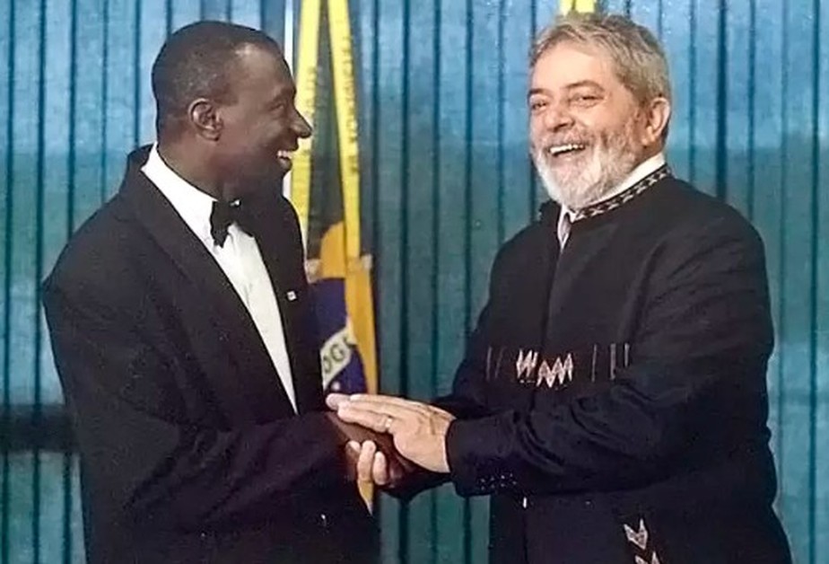 Luiz Inácio Lula da Silva e o garçom José da Silva Catalão, que começou a trabalhar na presidência em 2007