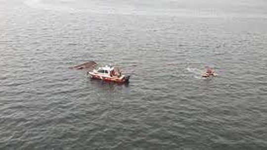Embarcação afunda na baía de Guanabara: dois morrem e seis estão desaparecidos