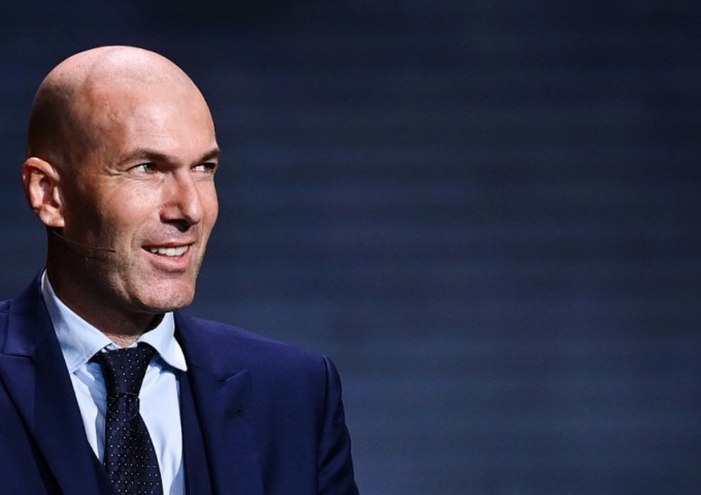 O treinador e ex-jogador francês Zinedine Zidane — Foto: FRANCK FIFE / AFP