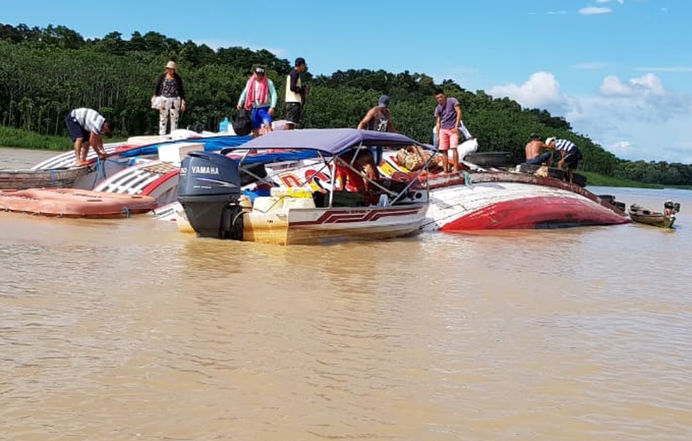 Barco naufragou no Rio JuruÃ¡, no Amazonas â€” Foto: Ronilson Campelo/Arquivo Pessoal