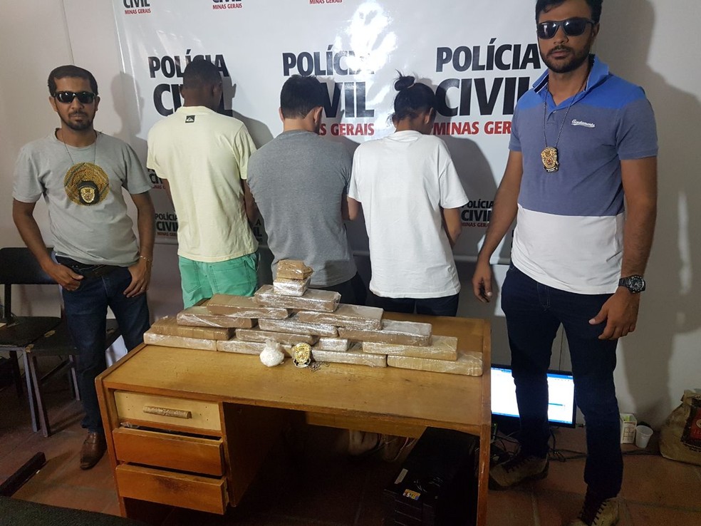 Material foi levado para delegacia de Janaúba (Foto: Polícia Civil/Divulgação)