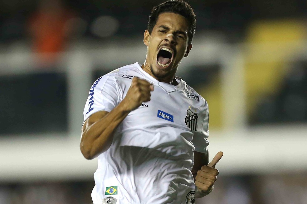 Lucas Veríssimo comemora gol do Santos contra a Chapecoense — Foto: GUILHERME DIONíZIO/CÓDIGO19/ESTADÃO CONTEÚDO