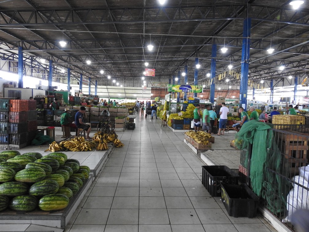 Abastecimento da Feira da Banana com alimentos de outras regiões do país é afetado (Foto: Adneison Severiano/G1 AM)