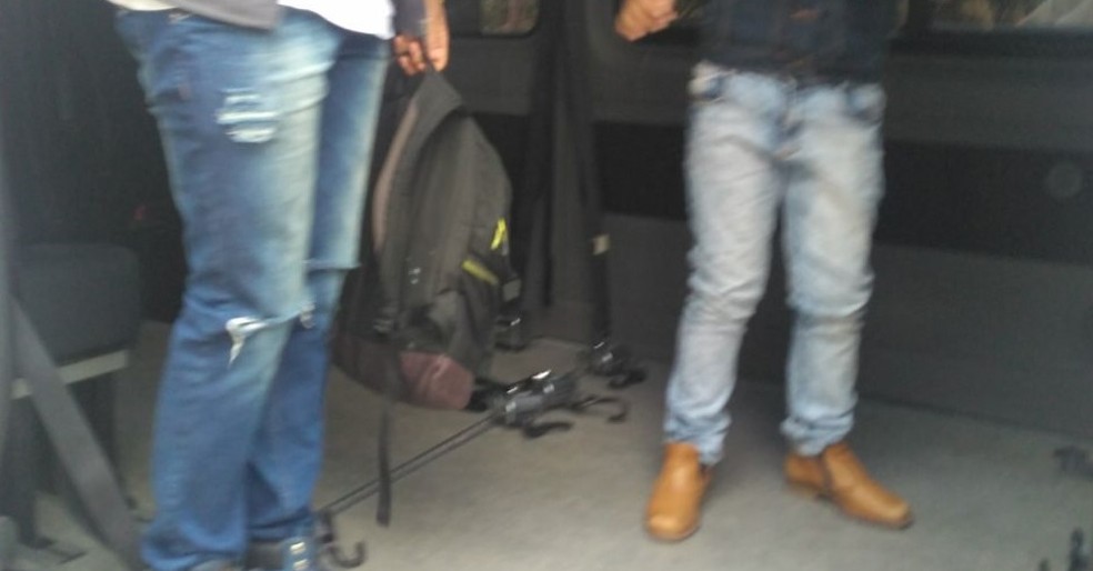 Mochila preta com detalhes amarela estava com remédios de alto custo quando foi perdida em São José dos Campos — Foto: Arquivo Pessoal