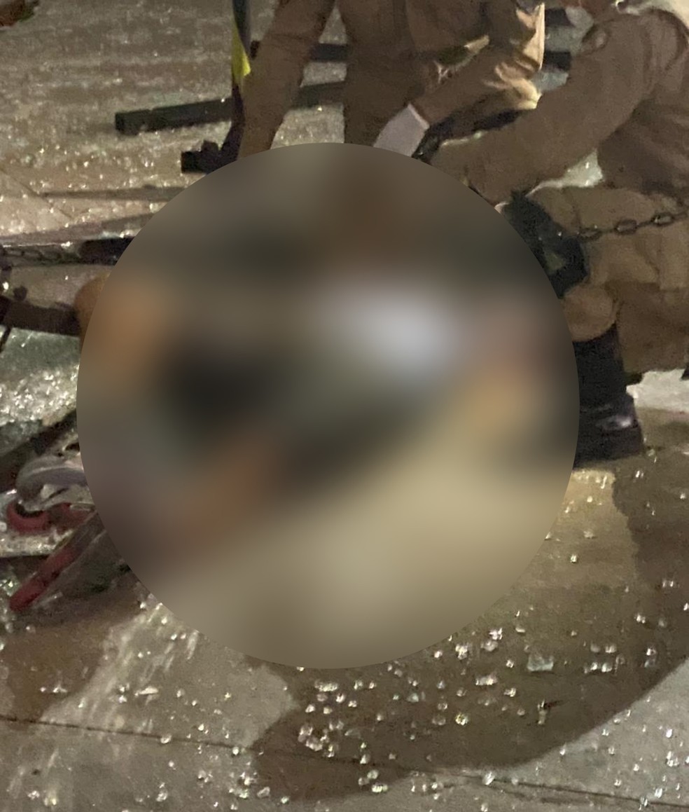 Vítima foi socorrida pelos bombeiros, mas não resistiu aos ferimentos e morreu — Foto: Reprodução