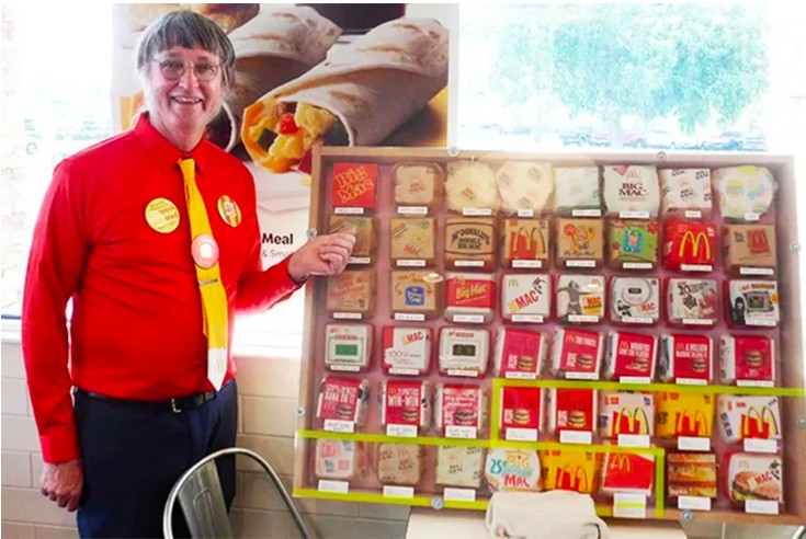 Donald Gorske, 68, guarda as caixas de papelão de cada Big Mac que come desde os anos 1970 (Foto: Divulgação/Guinness World Records)