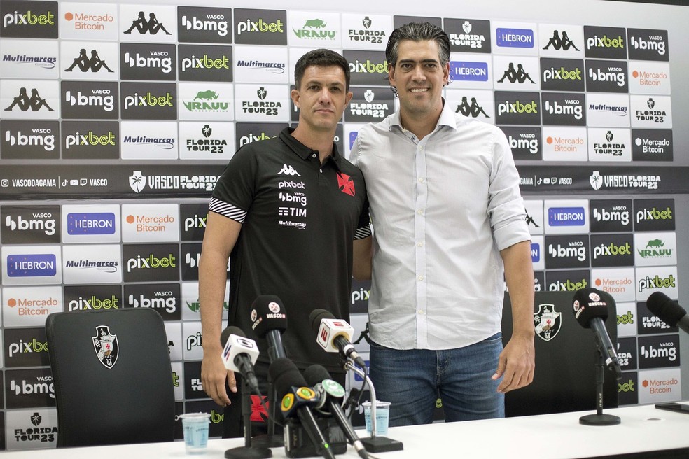 Maur�cio Barbieri e Paulo Bracks, t�cnico e diretor de futebol, comandam a reformula��o no Vasco � Foto: Daniel Ramalho/Vasco