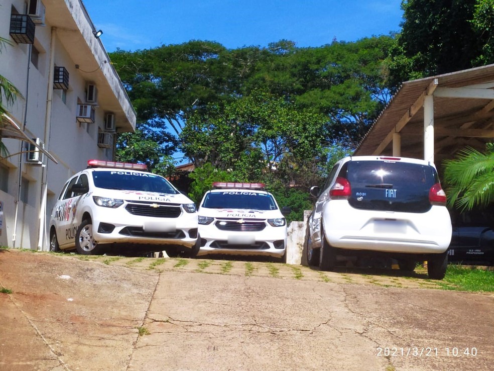 Droga estava em um carro que foi abordado pela Polícia Militar neste domingo (21) — Foto: Polícia Militar 