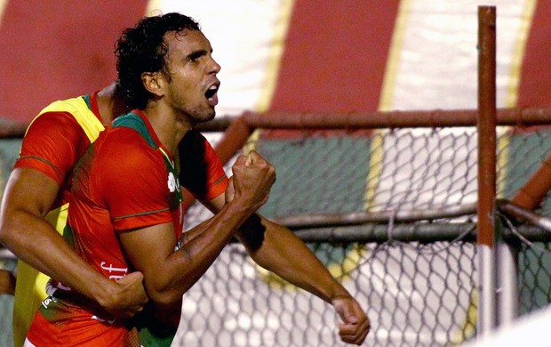 Diogo comemoração gol Portuguesa contra Fluminense (Foto: Marcos Bezerra / Futura Press)