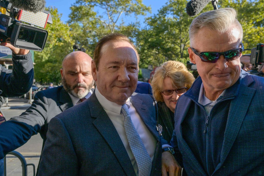 Kevin Spacey chega a tribunal de Nova York