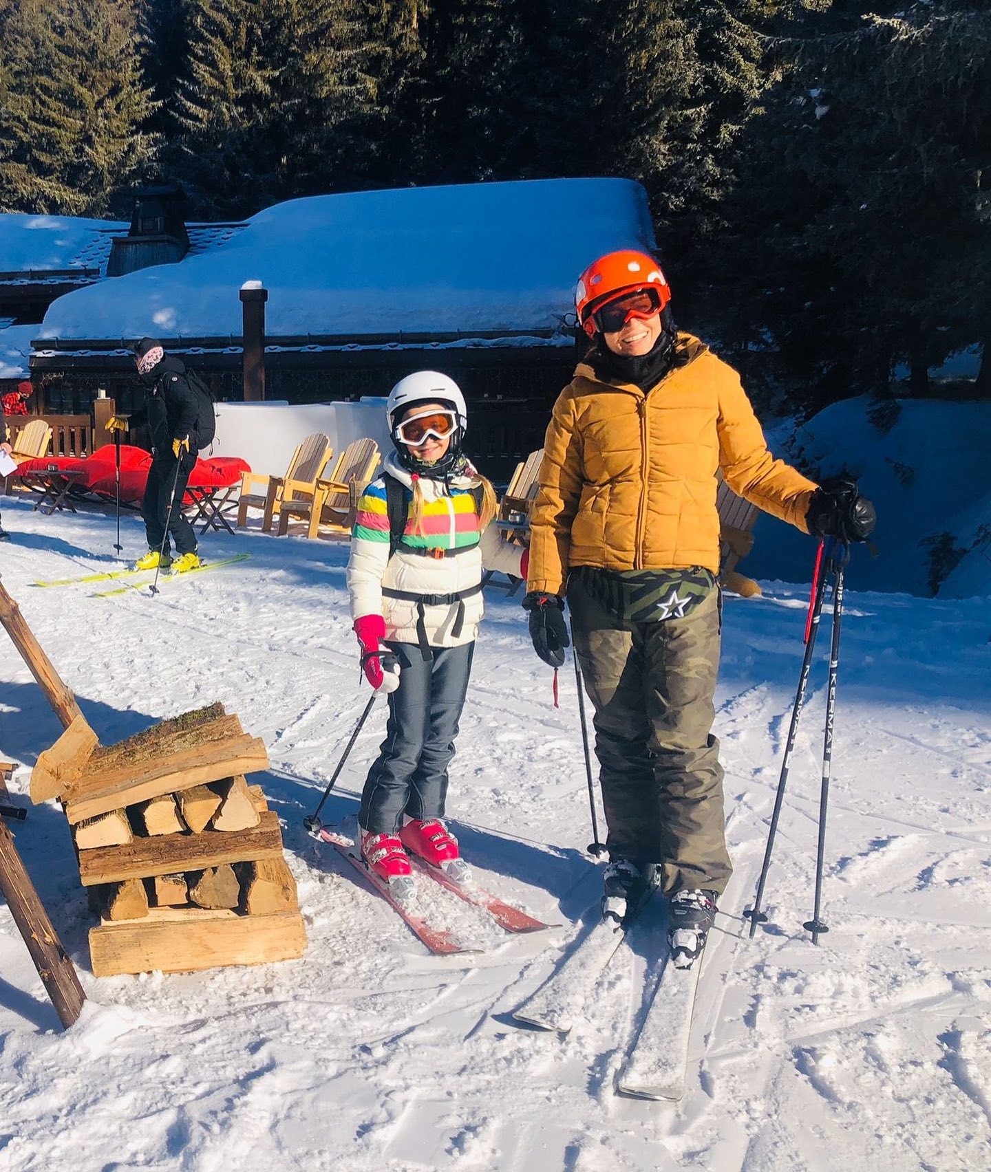 Angélica curte o dia esquiando ao lado da filha, Eva (Foto: Reprodução/ Instagram)
