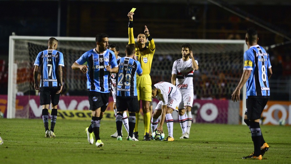 Não me contive, diz árbitro de São Paulo x Grêmio sobre comemoração