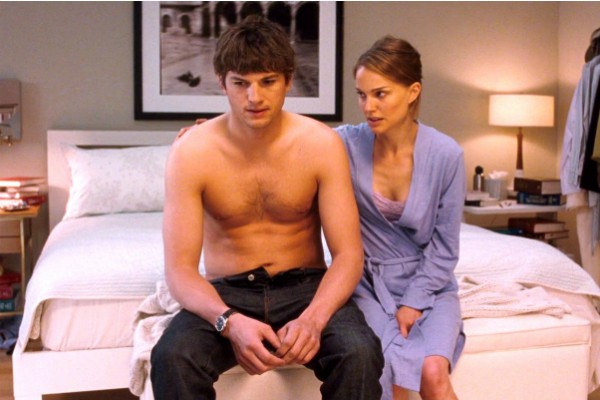 Ashton Kutcher e Natalie Portman em Sexo Sem Compromisso (2011) (Foto: Reprodução)