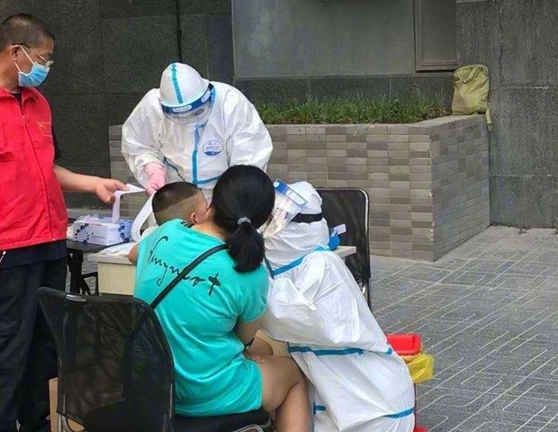 Criança senso testado em Pequim (Foto: AsiaWire / Beijinger)