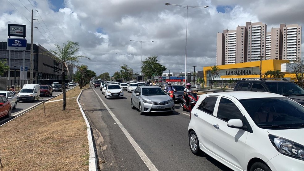 Tr&acirc;nsito na BR-101 em Natal &mdash; Foto: Carlos Dhaniel/Inter TV Cabugi