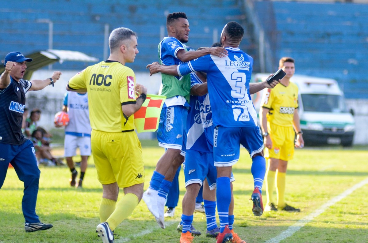 Ivan Izzo Destaca Vitória Sobre Equipe Mais Qualificada Do Grupo Após Virada Do Taubaté 