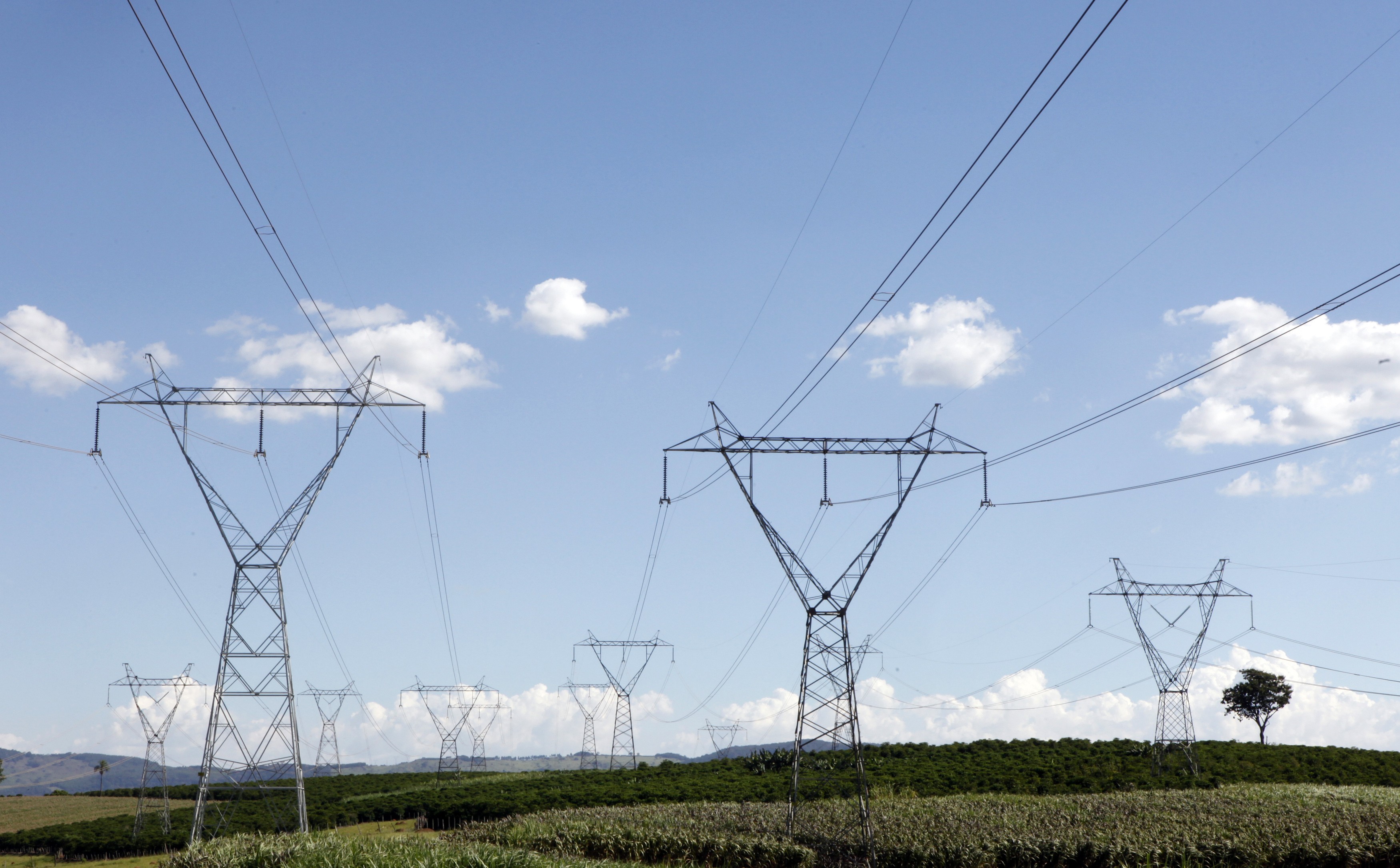 Linha de transmissão de energia (Foto: REUTERS/Paulo Whitaker)