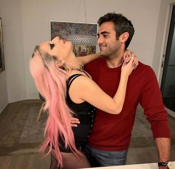 A cantora Lady Gaga e o namorado, o empresário Michael Polansky (Foto: Instagram)