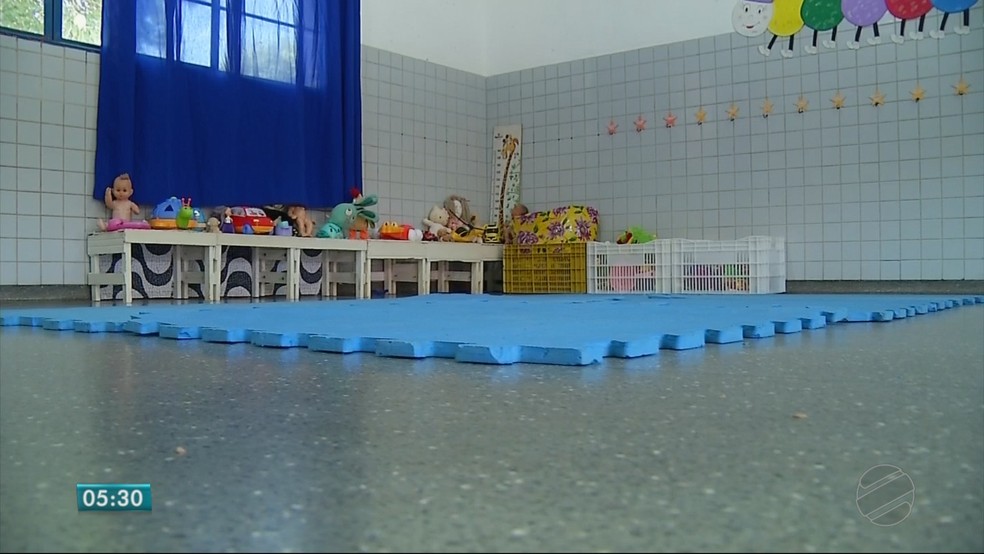 Sem professores, alunos não têm aula em Rondonópolis (MT) (Foto: TV Centro América)