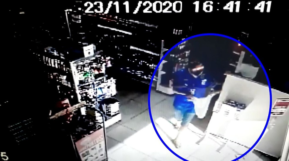 Câmeras de segurança de farmácia mostram amigo do marido da vítima comprando medicamento abortivo em São Joaquim da Barra, SP  — Foto: Reprodução