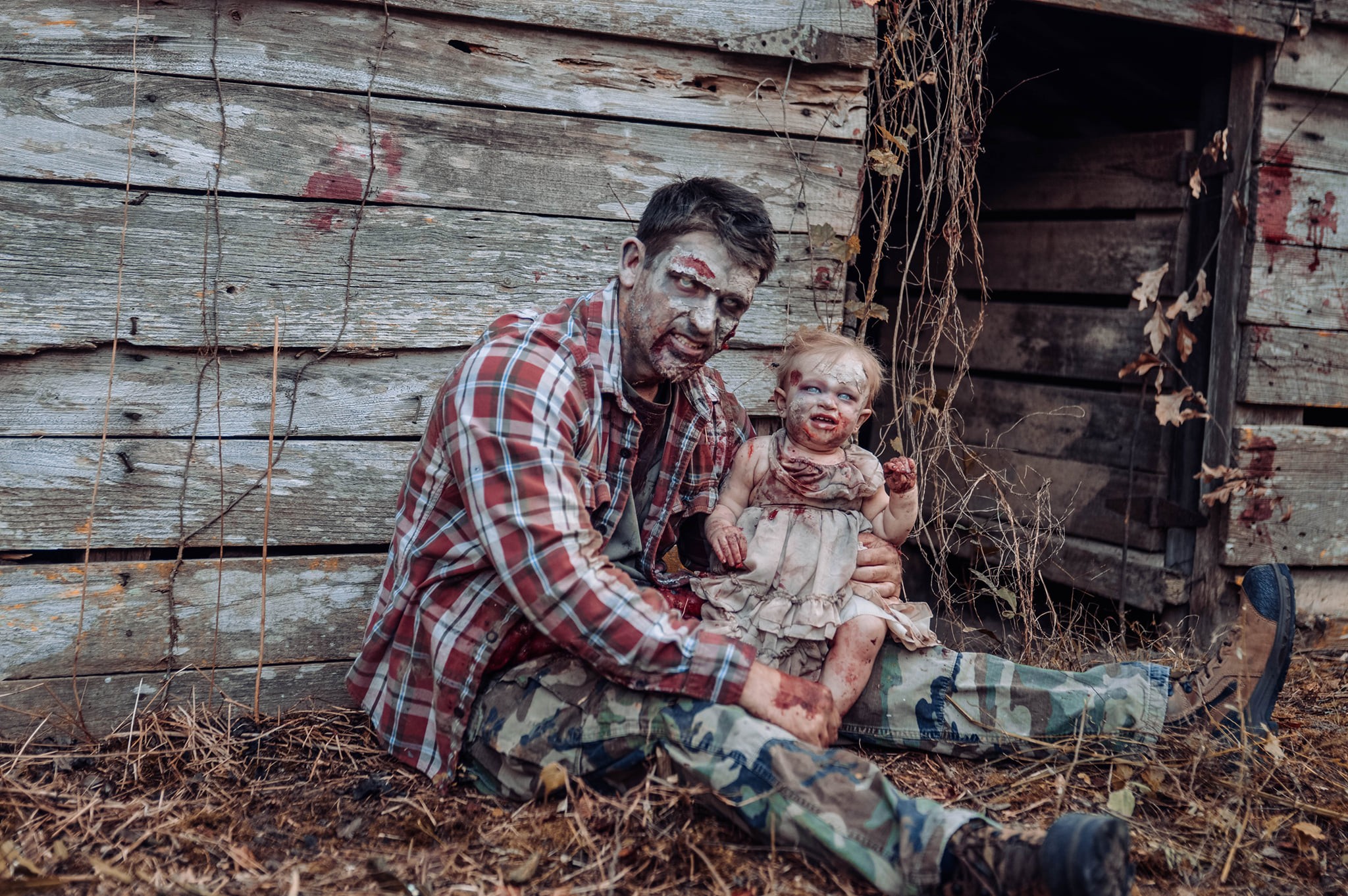 Daniel Renfroe escolheu o tema zumbi para a sessão de fotos com sua filha mais nova, Oakley, de 11 meses (Foto: Tifflynn Photography)