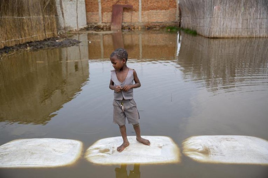 Crianças brasileiras sofrem com o impacto das mudanças climáticas