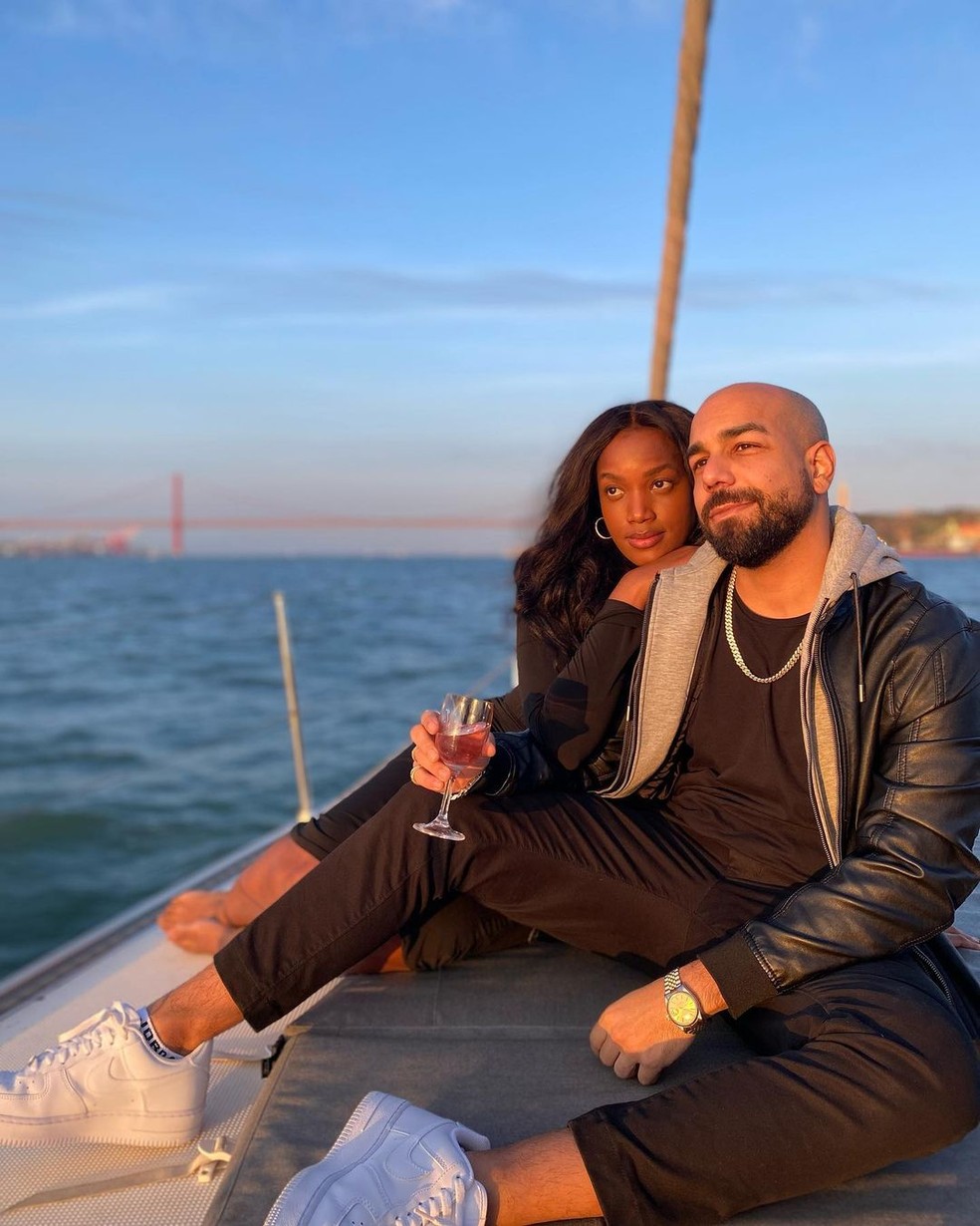 Iza ao lado do ex-marido Sérgio Santos — Foto: Instagram