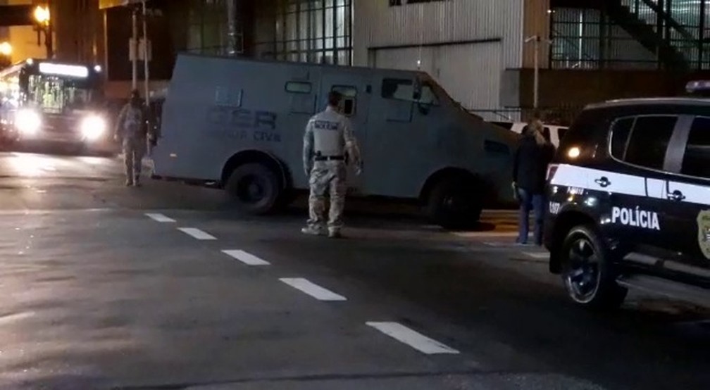 Policiais civis do DHPP cumprem mandados de pris&atilde;o cotra suspeitos de homic&iacute;dio em SP &mdash; Foto: Divulga&ccedil;&atilde;o