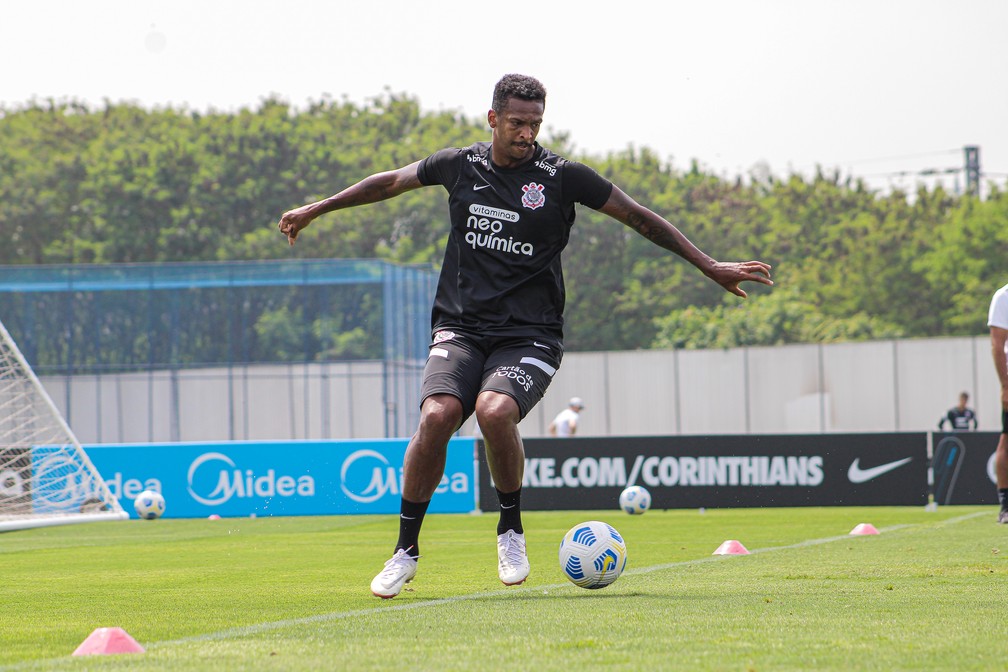 Em reapresentação do elenco, Renato Augusto, Luan, Fagner e Roni fazem tratamento no Corinthians