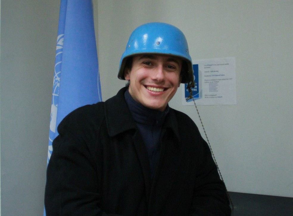 Victor Bussiki na sede da ONU (Foto: Arquivo pessoal)