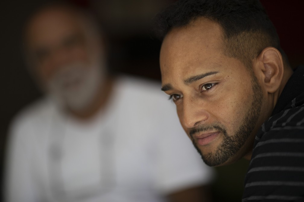 Paul Fernando Schreiner in Niterói - Photo: AP Photo / Leo Correa