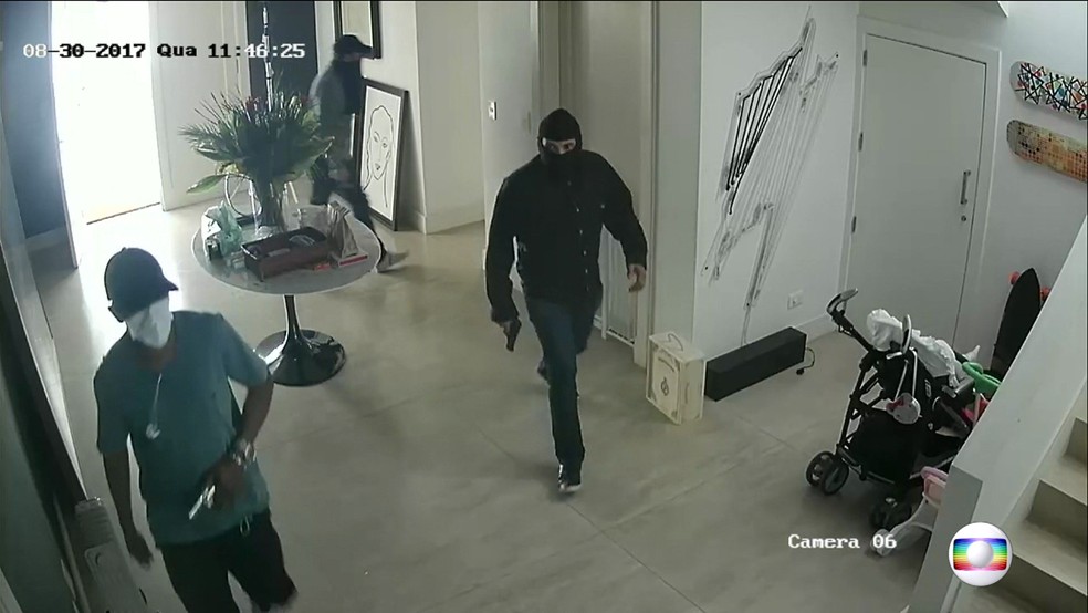 Ladrões invadem casa no Morumbi (Foto: TV Globo/Reprodução)